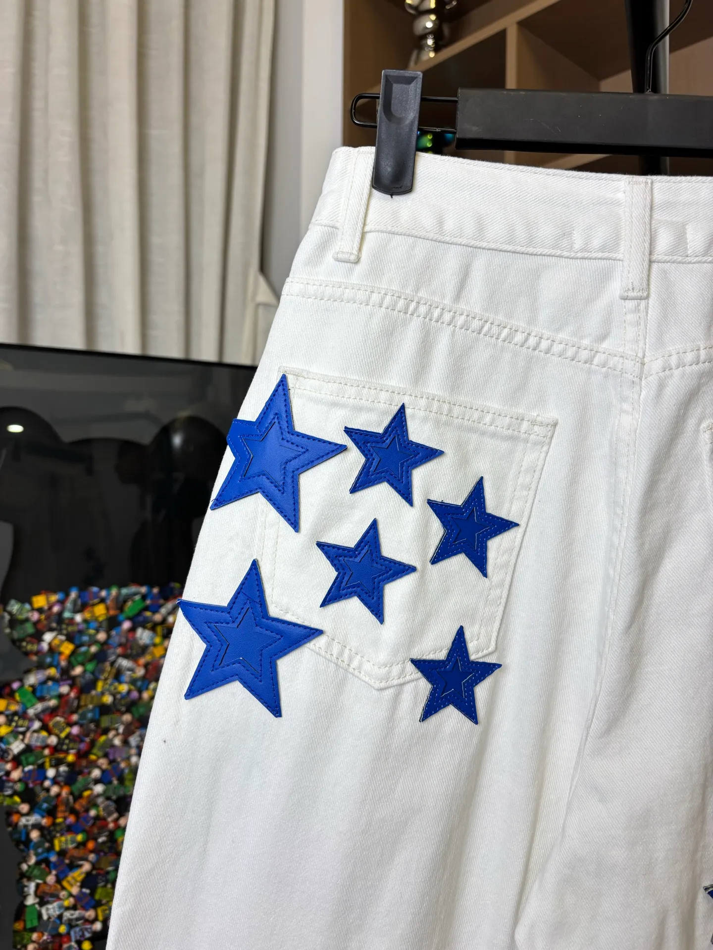 P260 Style number: DC 125# Chrome Hearts Las Vegas limited pants, star patch leather cross denim straight pants. Highly recommended Chrome Hearts jeans, the composite fabric has good texture, comfortable and not tight, comfortable and non-restrictive, makes you look taller and slimmer, easy to wear, has a belly-control effect, fashionable people love it, loose tailoring, comfortable and stylish. Full sense of design, mid-high waist straight version, just the right length to stretch the leg lines🎀 Denim is very popular on the street. You can put any look on Instagram and blend it into various styles. It is suitable for all seasons. Color: White Size: s m l xl (Picture 9️⃣Size chart)